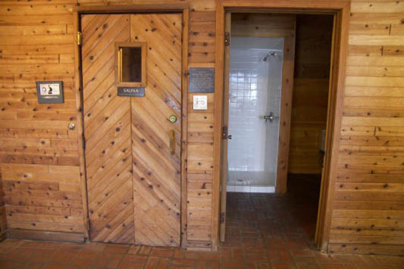 Bavarian Haus Lakefront Inn sauna