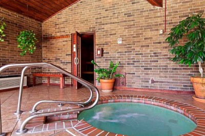 Best Western Plus Saddleback Inn sauna