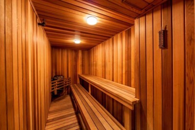 Radisson Hotel Montreal Airport sauna