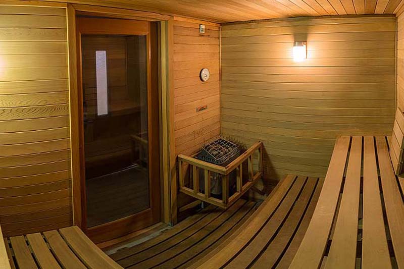Aurora Inn and Suites sauna