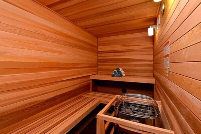 Holiday Inn Express and Suites Effingham sauna