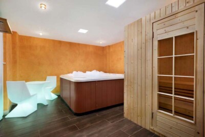 Days Hotel and Suites by Wyndham Dakar sauna