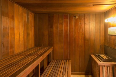 Holiday Inn By the Bay sauna