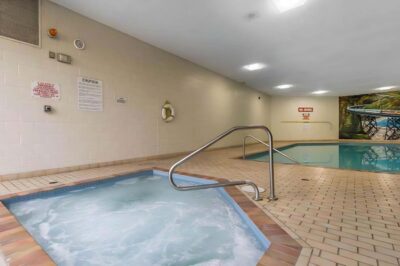 Quality Inn and Suites Bay Front interior
