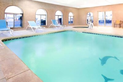 Days Inn and Suites by Wyndham Dumas interior