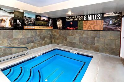 Gray Wolf Inn and Suites interior
