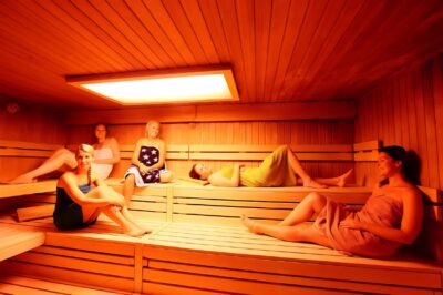 Freizeit und Familienbad Limbomar interior